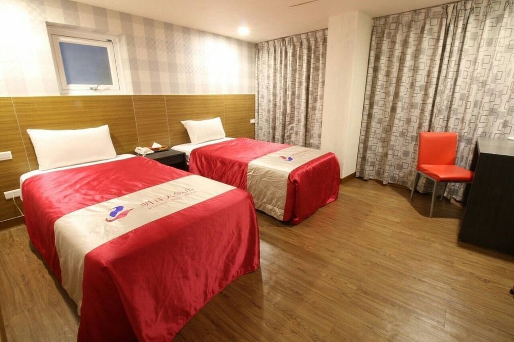 Tomorrow Hotel Taipei Exterior photo